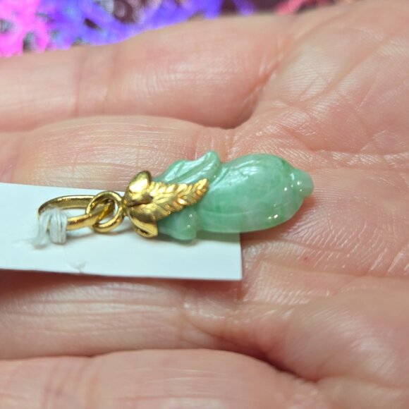 ✨ Delicate Jade Gourd Pendant with Gold Accent – Symbol of Prosperity ✨ - Picture 3 of 8